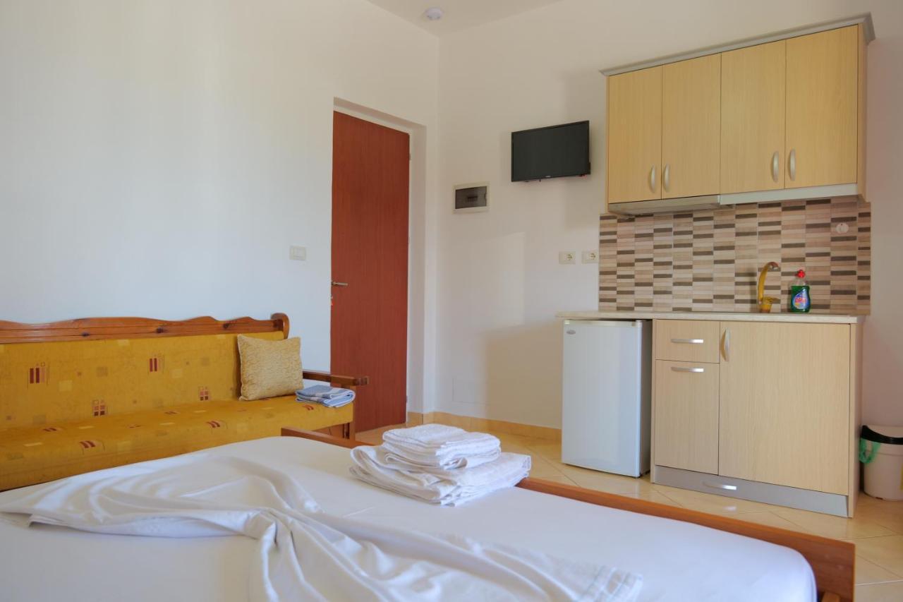 Pellumb Apartments Ksamil Exterior photo